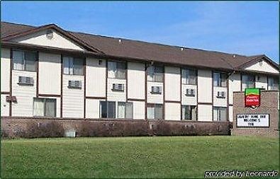 Cobblestone Inn & Suites - Trenton Exterior foto